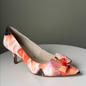 Bettye by Bettye Muller Pointed-toe pump Orange Pink Print bow detail on vamp